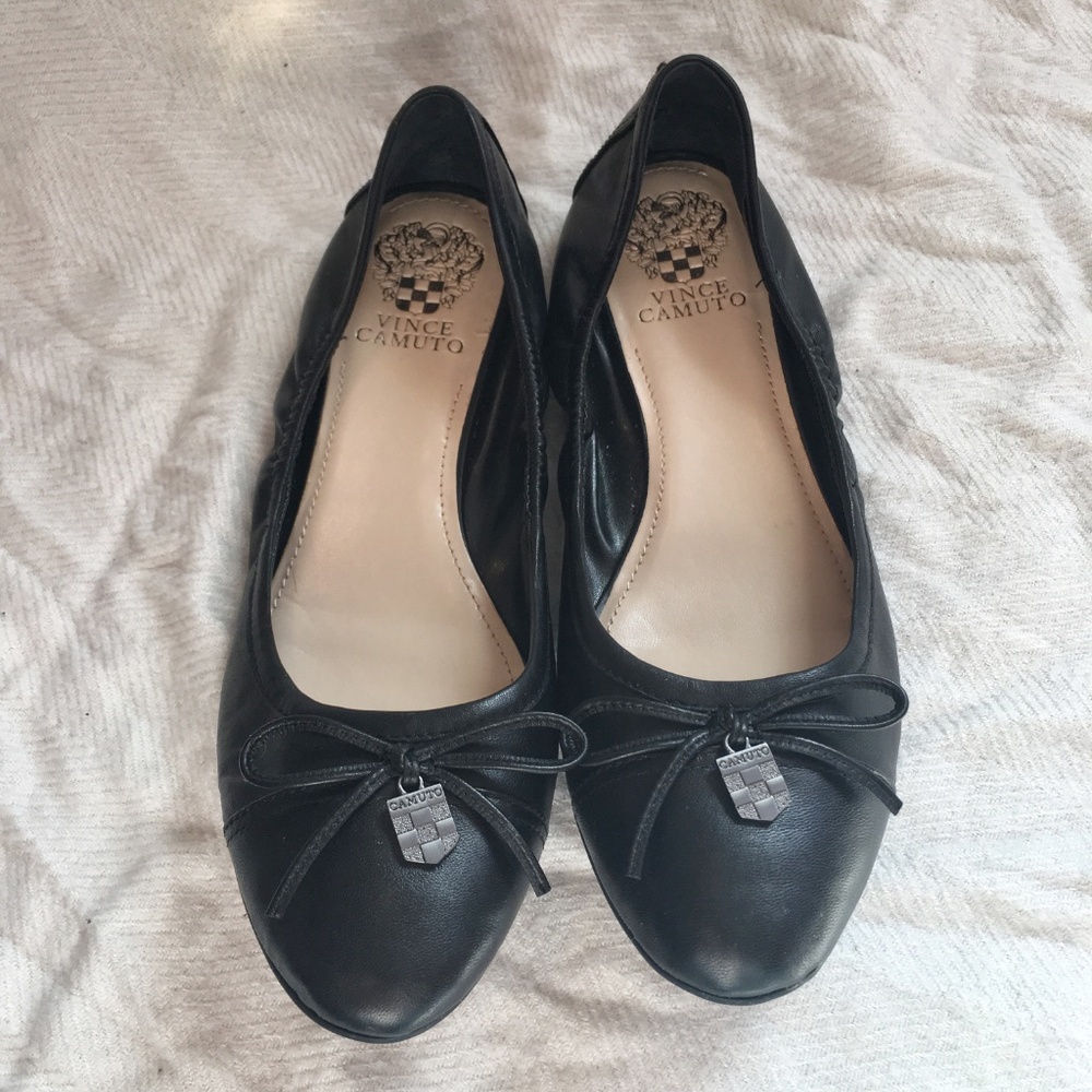 [VINCECAMUTO] NWOB NEW black leather flats 9,5